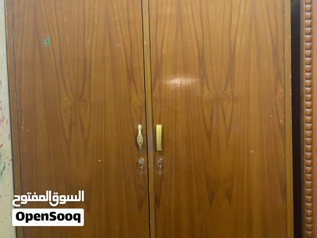 كناتير خشب ثنين بدون مرايه داخليه وميز