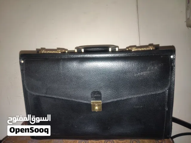 حقيبة جلد اسود كبيرة اصلية غيرمستعمل للبيع تصلح لدكتور