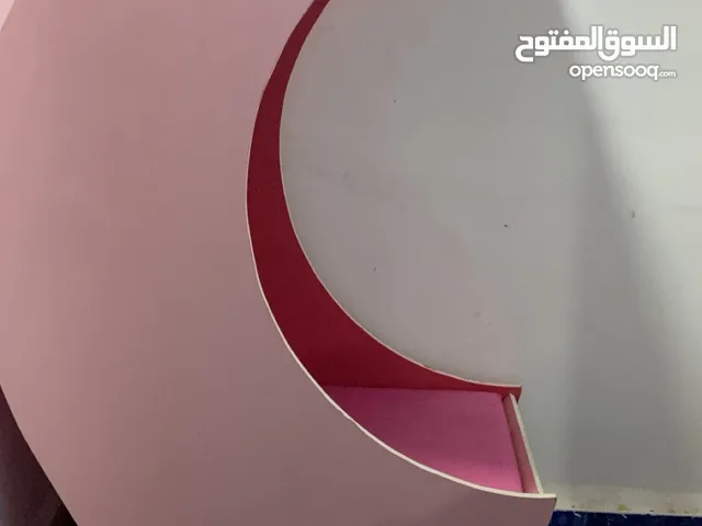تخت اطفال للبيع على شكل قمر بسعر جيد جدا ومستعمل لفتره محدوده فقط