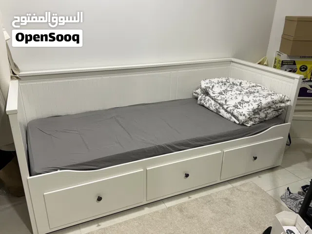 سرير مفرد و مزدوج مع 3 خزانات سفلية