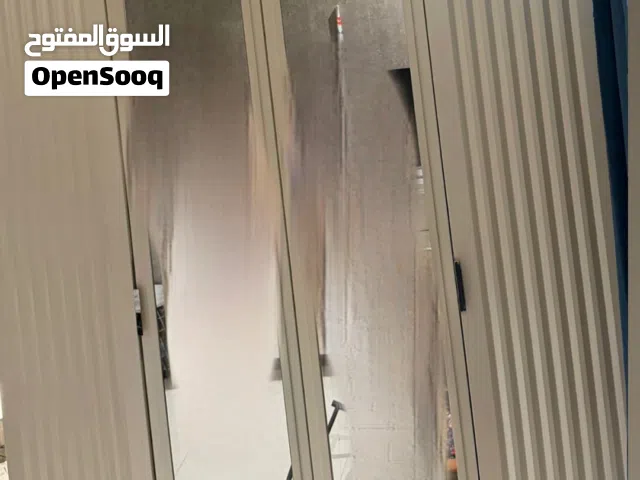 للبيع دولاب  4 ابواب حاله ممتاز استعمال خفيف جدا جدا ونظيف ومرتب رجاءً جاد يكلمني سعر 30 اخره تفصال