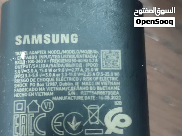 شاحن ايفون اصلي ويوجد شواحن اصليه سامسونج