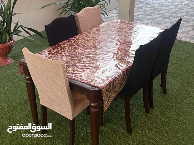 طاولة طعام منزلية