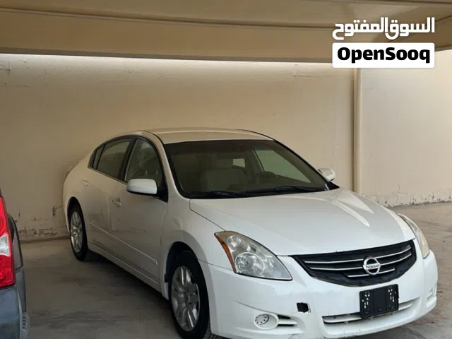 2010 نيسان التيما S