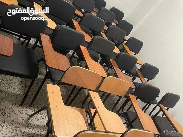 مستلزمات واثاث معهد كاملة من مكاتب وكراسي وشاشات ولابتوبات و إدراج وطاولات وكيبوردات...