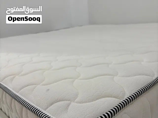 فرشه /مرتبه مريحه جدًا ونظيفة وبحالة ممتازة، تم استخدامها لفترة قصيرة فقط. : King Size