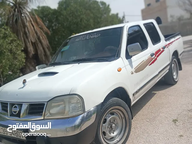 Nissan Frontier Crew Cab S in Mafraq
