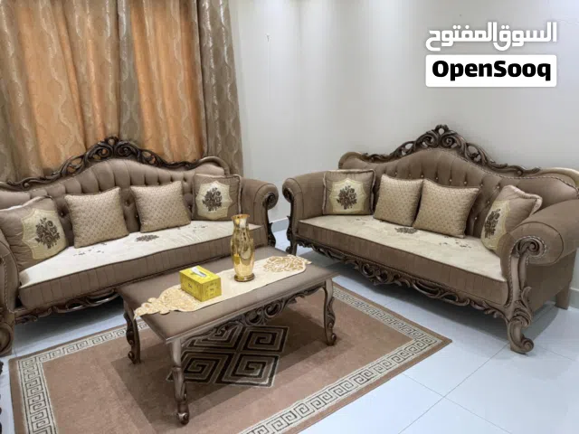 كنبات شبه جديده مع الطاوله