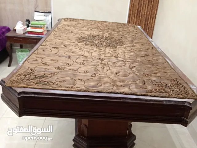 طاولة خشب للبيع بسعر 150 دينار