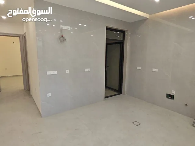 شقة جديده للايجار في القادسيه مع مصعد