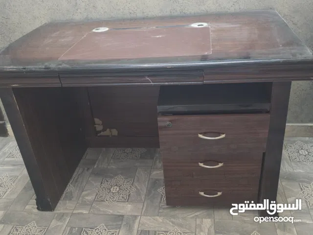 طاولة مكتب