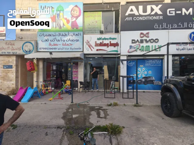 محل للاجارقرب دوار الحويان شارع الحريه يصلح لجميع الاعمال ويمكن بيعه بيع وشراء