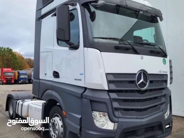 Tractor Unit Mercedes Benz 2018 in Tabuk