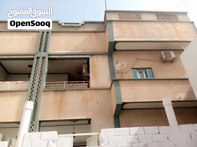 منزل ثلاثة طوابق  للبيع