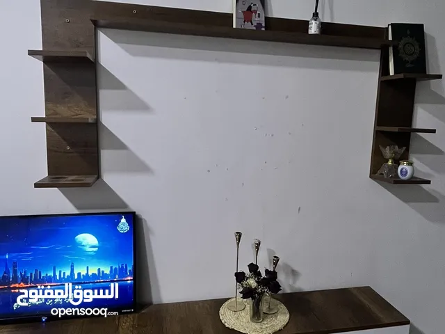 ميز بلازمه تركي ابيض وخشبي الطول 180 الارتفاع 50 مرتب كلش