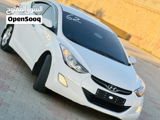 2012 هيونداي افانتي Standard
