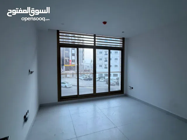 شقه راقيه و واسعة للبيع في بوشر قريب من جامع الامين