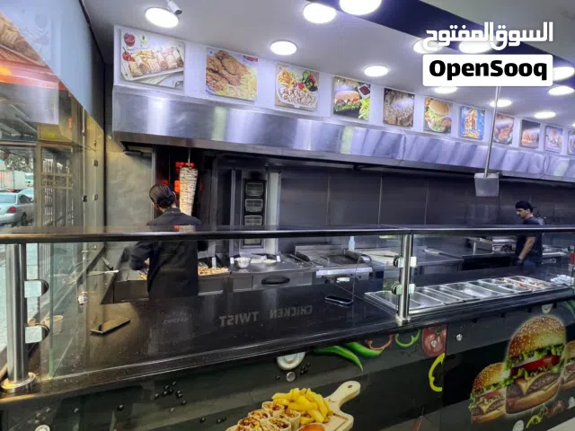 مطعم مجهز بالكامل و مرخص للبيع بسعر مغري جدا بالهاشمية على إشارة البلديه بداعي السفر