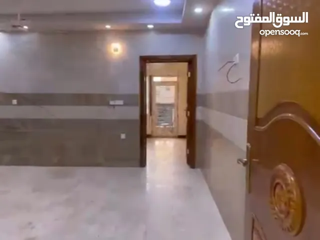 شقة حديثة للايجار في الاميرات /المنصور