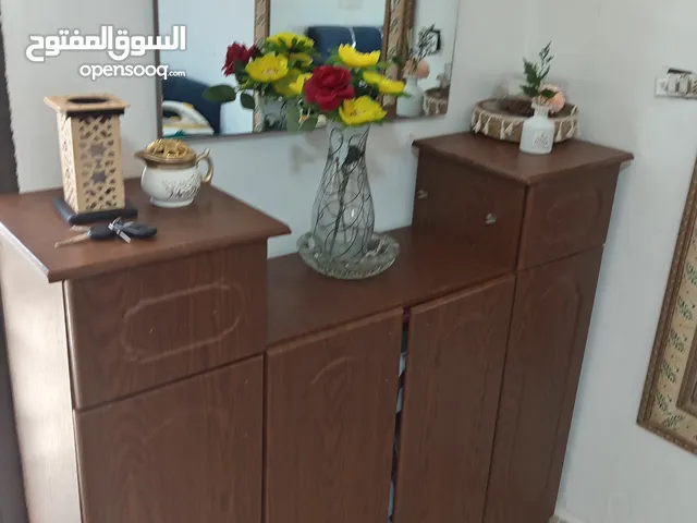 خزانه احذيه مع مرايا بلون البني