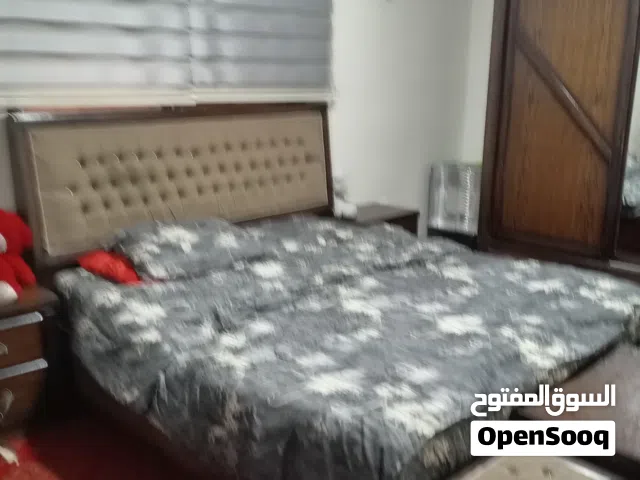 غرفة نوم كاملة للبيع خشب لاتيه 18 بدون فرشة للأمانة نظيفة ما فيها اشي الرجاء التواصل للجادين فقط