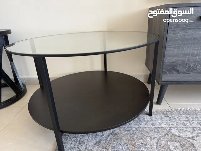 طاولتين زجاجيه كبيره