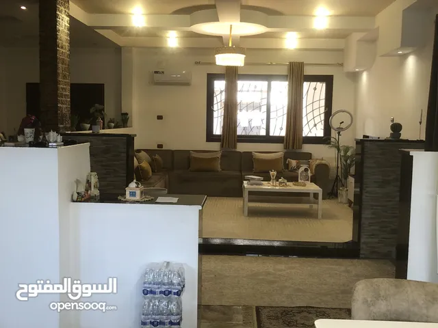 340 m2 4 Bedrooms Villa for Sale in Tripoli Al-Bivio