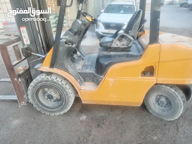 2015 Forklift Lift Equipment in Basra