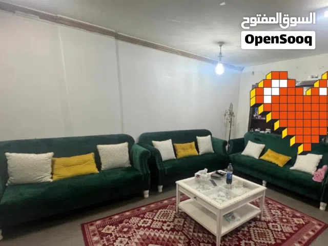 طقم كنب وسفره ودولابين للبيع