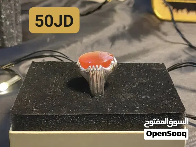 خواتم صياغات يدوية متوجة بأحجار كريمة