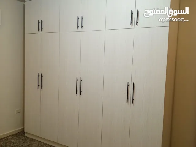 نجار متنقل بأسعار مخفضه لفك ونقل وتركيب الغرف النوم بكافة أشكالها وصيانة الأثاث