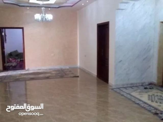 393m2 5 Bedrooms Villa for Sale in Tripoli Tajura