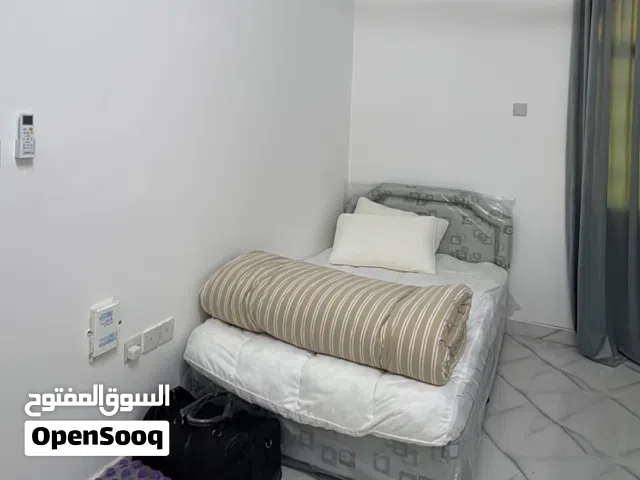 اسره نفر ونص ل البيع سريرين وخزنانه