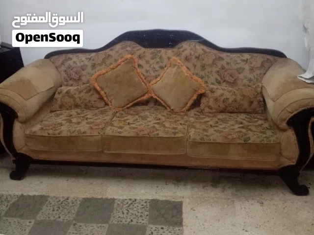 طقم كنب بحاله جيده للبيع