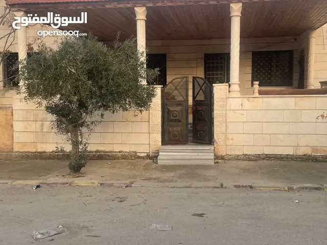180 m2 3 Bedrooms Townhouse for Sale in Zarqa Dahiet Al Amera Haya