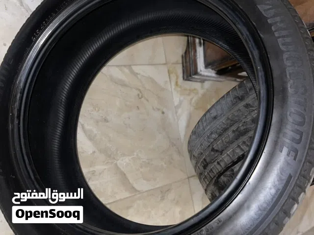 235/45/22 طقم كوشوك بريجستون ياباني اربع فردات بحالة جيدة جداً