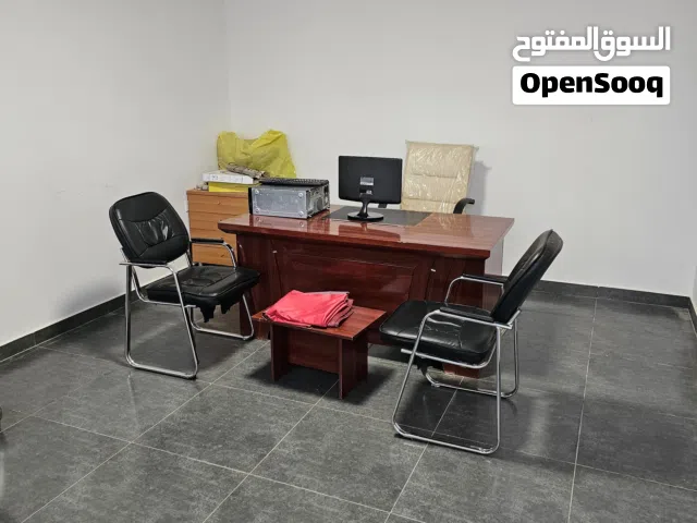 مكتب لايجار بالاثاث مع حمام في المركبات