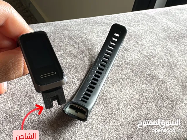 ساعة ذكية من هواوي HUAWEI Band 4-98F – لمتابعة اللياقة والصحة – شاشة لمس – بحالة ممتازة وسعر مميز!
