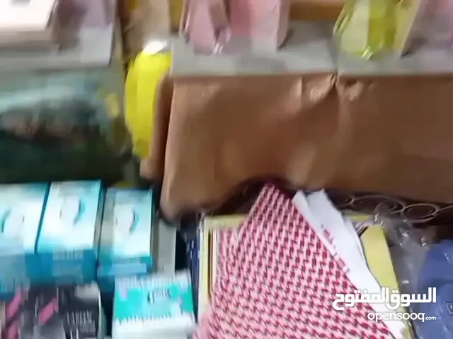 محل ملابس للبيع كامل