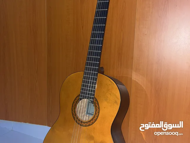 Yamaha c40 guitar جيتار مستعمل خمس مرات فقط لا يوجد فيه اي خرابات