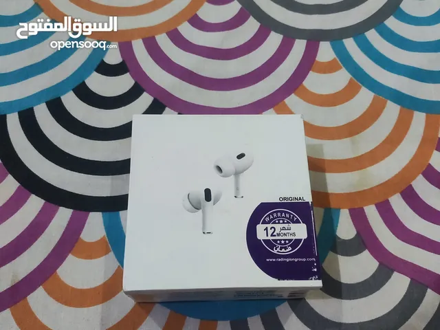 Airpods pro بيضاء اللون جديدة بس خارج الضمان وتقدر تشيك عليها علي موقع ابل هي اصدار فبراير 2024 زيرو