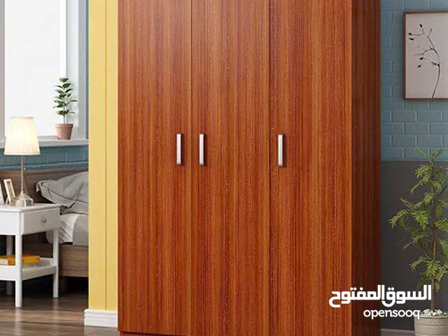 كنتور 3 أبواب بـتصميم بسيط    اللوح طبيعي ومن الخشب الصلب قوي ومتين وبدون رائحة .   الالواح خالي