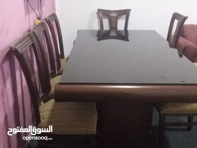 طاوله سفره للبيع خشب زان 8كراسي موجوده بيت جبل النصر حي الخلايله بسعر 250د