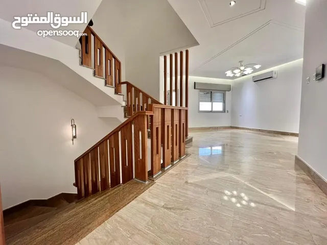 1400m2 More than 6 bedrooms Villa for Rent in Tripoli Al-Nofliyen