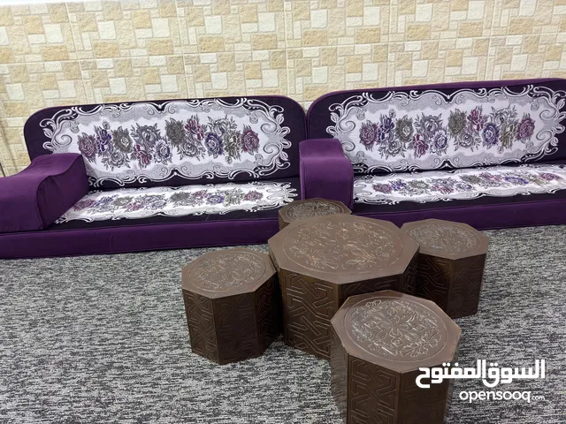 مجلس عربي مع الطاولات بحالة ممتازة
