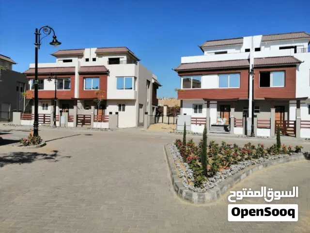 255 m2 4 Bedrooms Villa for Sale in Qalubia El Ubour