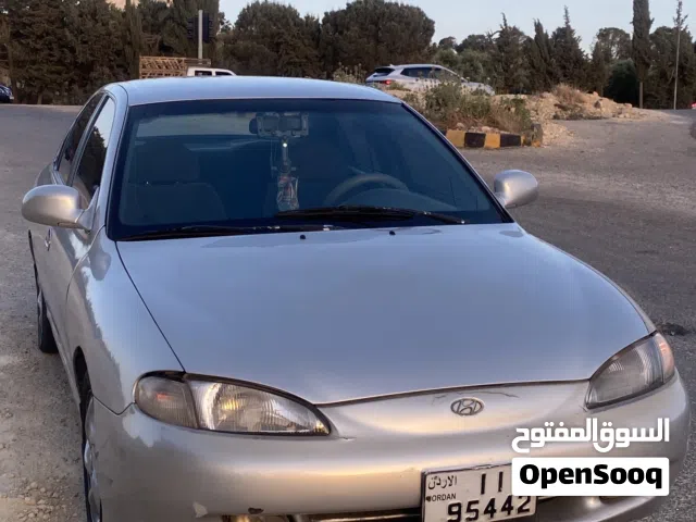 1995 هيونداي افانتي Standard