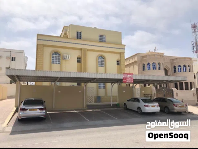 للإيجار شقة مميزة في الخوير �