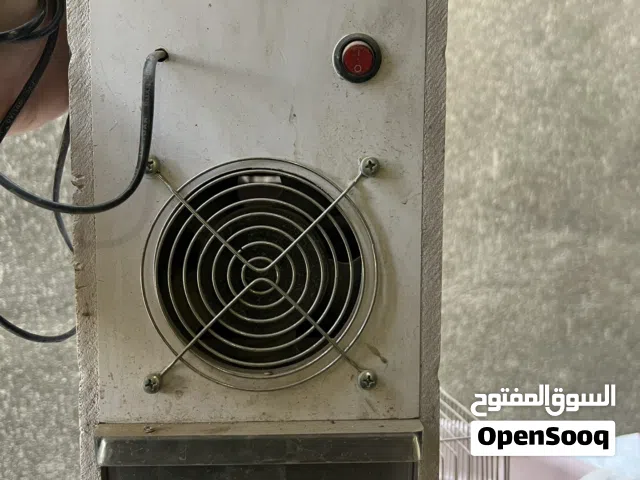 خانات طيور وجهاز تنظيف الاكل