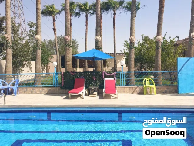 مزرعة فاخرة للبيع بافضل مكان ،تبعد عن الدوار السابع 35 دقيقة بسعر مميز جدا وبافضل المزايا وبسعر مميز